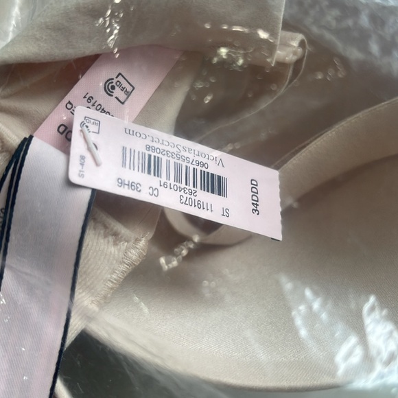 NEW Victoria's Secret Ivory Wireless Push Up Bra 34DDD - Picture 5 of 16